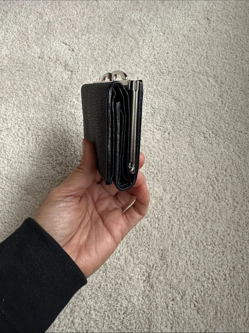 Authentic River Black Stingray Leather Trifold Kiss-Lock Wallet